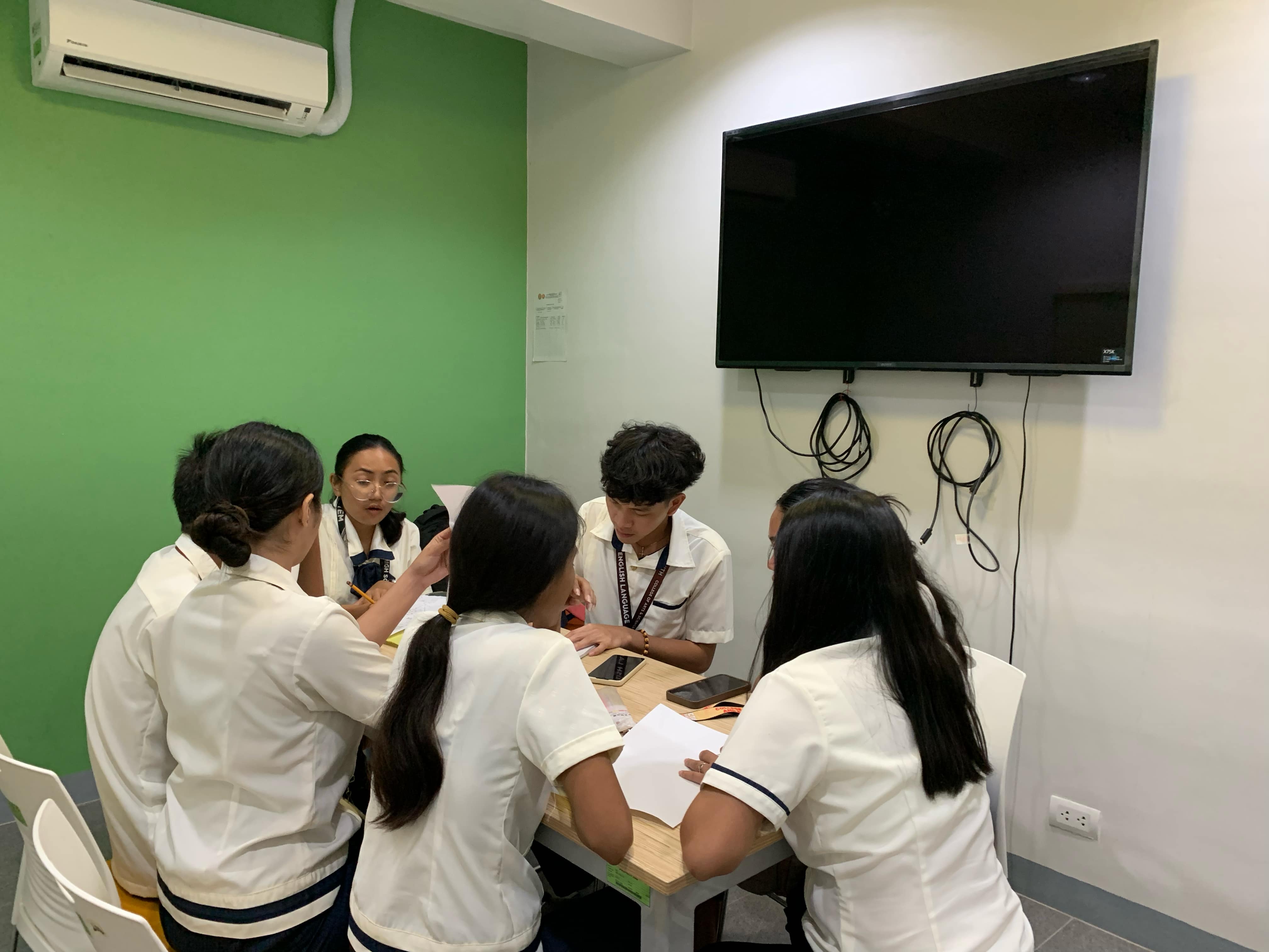Students using the Discussion Room