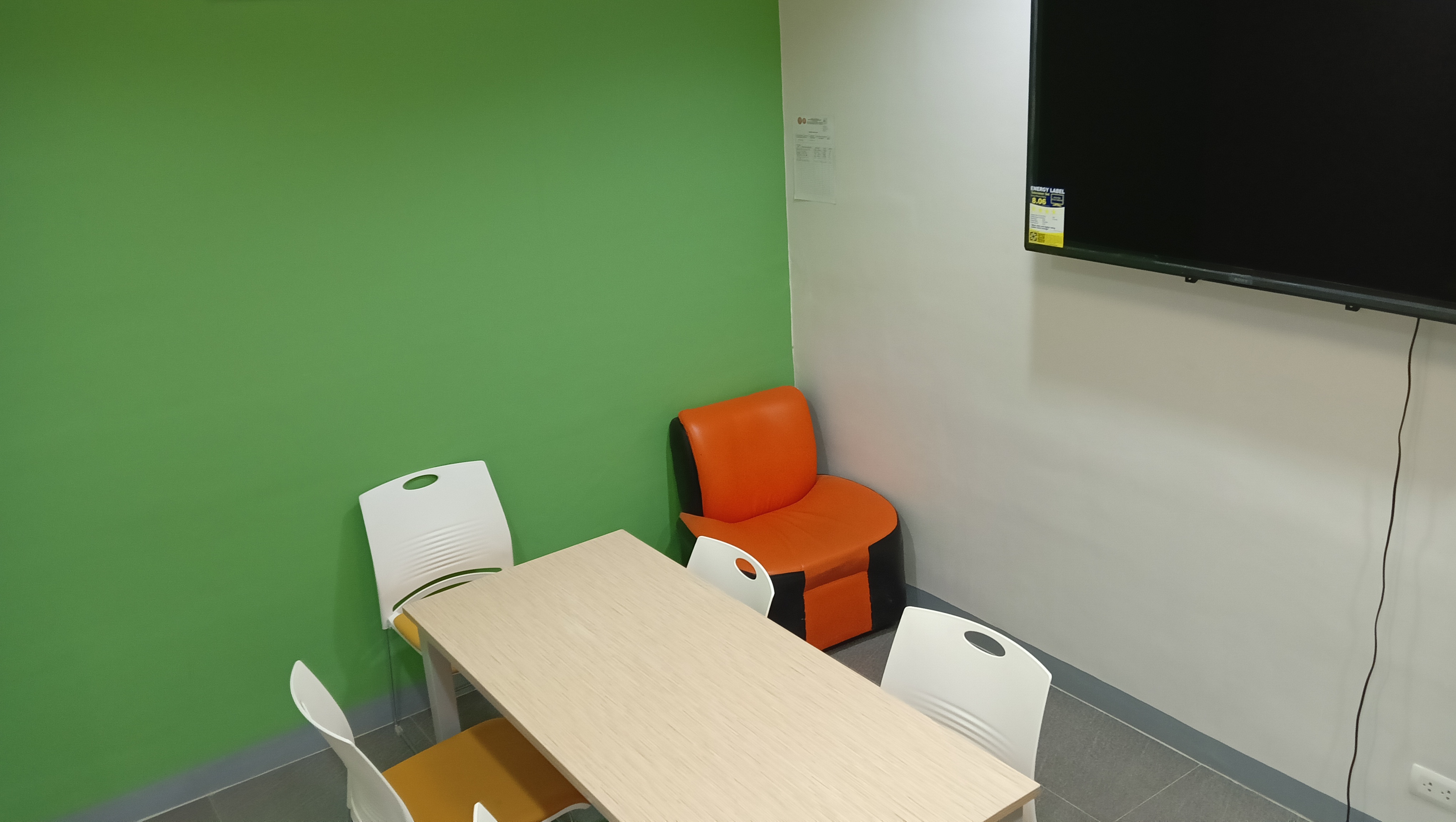 Students using the Discussion Room